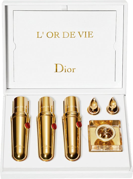 Esta edición limitadísima es un regenerador con el orujo que se obtiene tras la presión de la uva durante la vendimia. L'Or de VieLa Cure Millesime de Dior (2.200 euros). En El Corte Inglés.