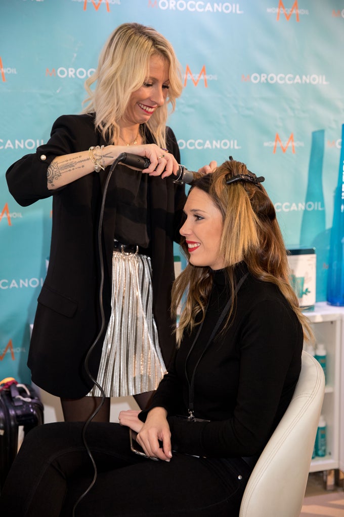 Los expertos de Moroccanoil se encargaron de realizar los peinados tendencia de la temporada a todas nuestras lectoras. Además, recibieron un asesoramiento personalizado sobre el cuidado del cabello.