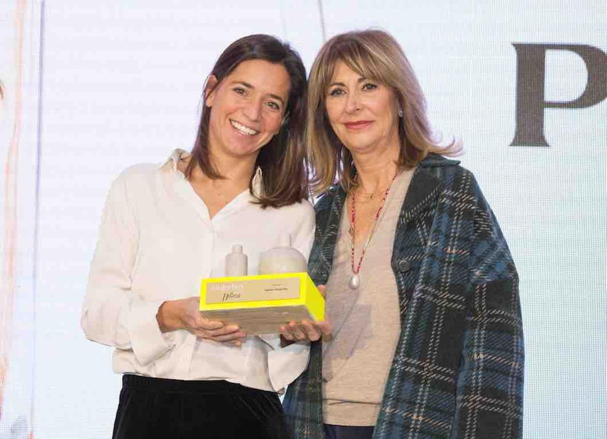 Ganador: Infusion Mandarine de Prada. Recogió el premio Ángeles Corzo, Communication Executive Spain de PUIG. En la imagen, junto a Liliana Maguregui, directa comercial de Revistas de CM Vocento.