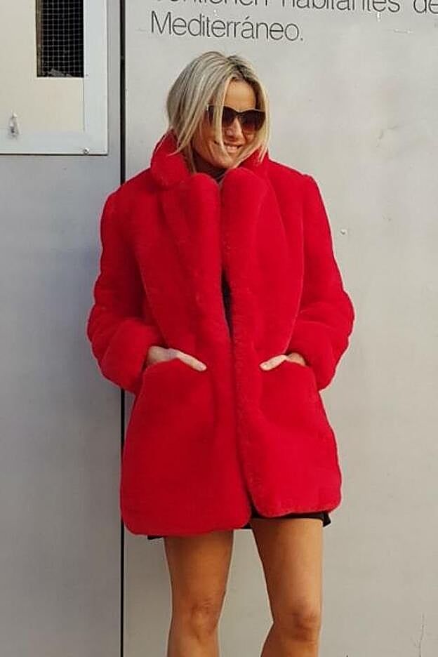 Abrigo tipo peluche, modelo Teddy, 89,90 euros.