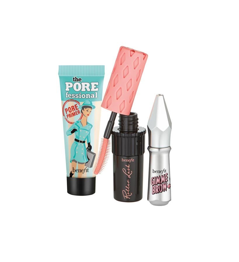 Trío de las mejores tallas minis para que aparezcas perfectas en cualquier lugar. Para llevar cejas impecable Gimme Brow+ gel de fibras voluminizador, The Porefessional, para lucir cutis sin imperfecciones y la máscara de pestañas Roller Lash de efecto rizo. (29,99 €).