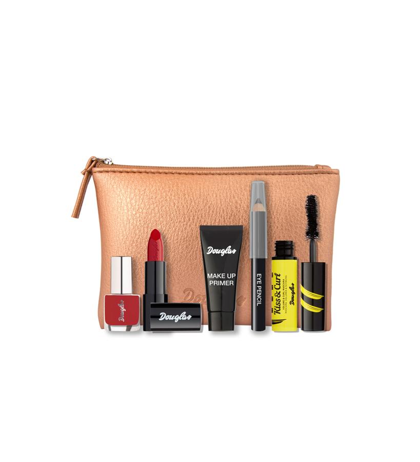 Con estos productos puedes hacerte un maquillaje rápido, incluso pintarte las uñas. El kit incluye: una máscara Mini Kiss & Curl, un Mini Eye Pencil, un Mini Lipstick Shine, un Mini Nail Polish y un Mini Primer Make Up. (19,99 €).