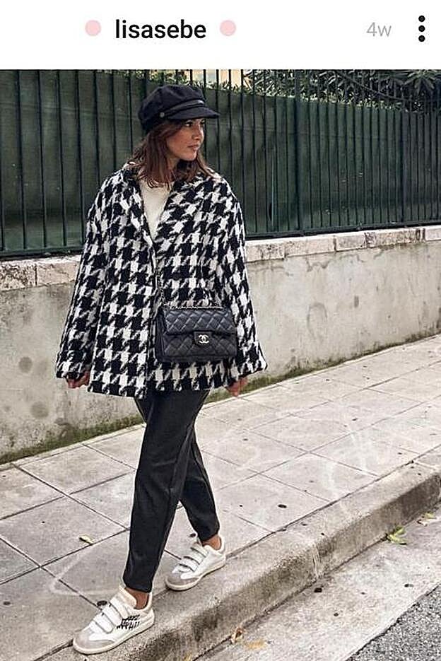 Es uno de los abrigos de Bershka que más arrasa entre las 'instagramers'.