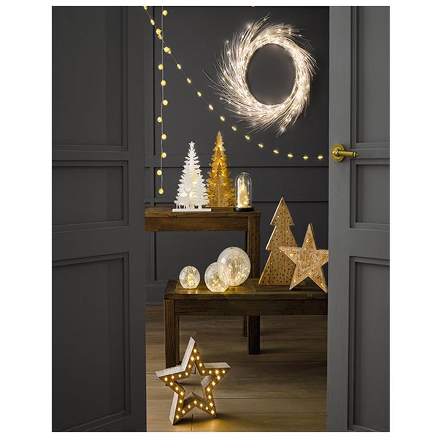 El minimalismo domina detalles que aportan sofisticación y elegancia en estancias de estilo nórdico, una de las tendencias deco que más fuerte pisa esta Navidad.