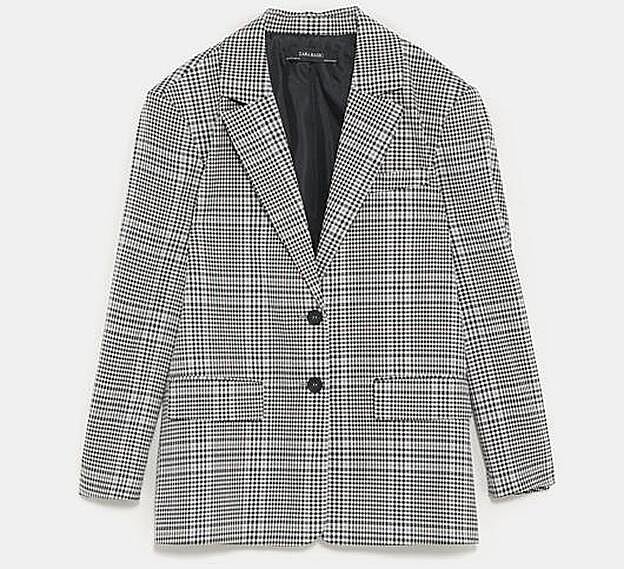 Blazer cuadros Zara. (39,95 euros).
