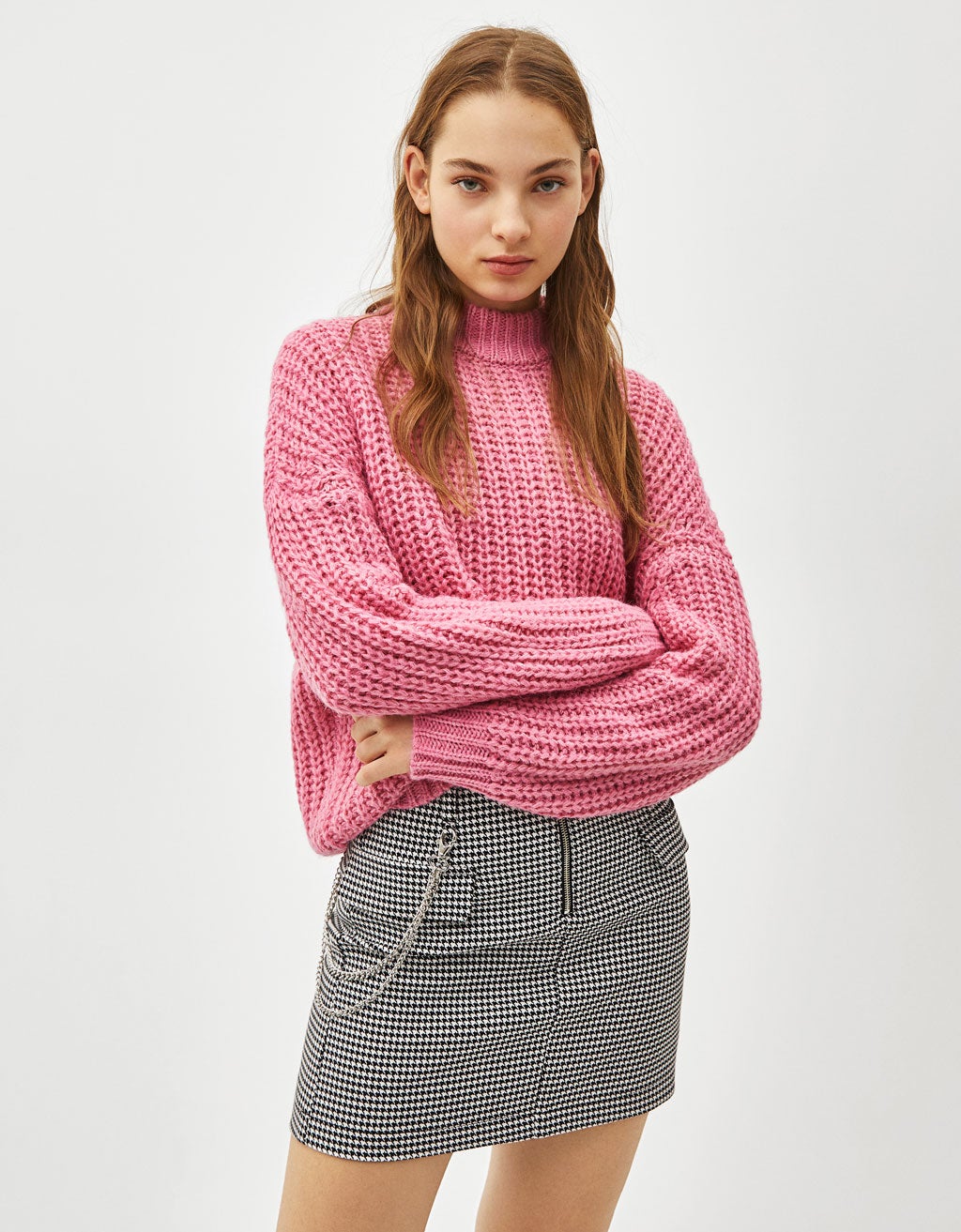 Jersey oversize con cuello perkins de Bershka: 22,99 euros.