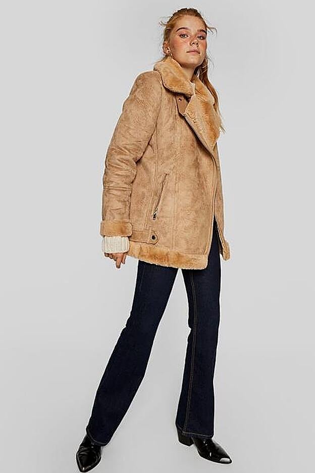 La versión de Stradivarius cuesta 49.99 euros.