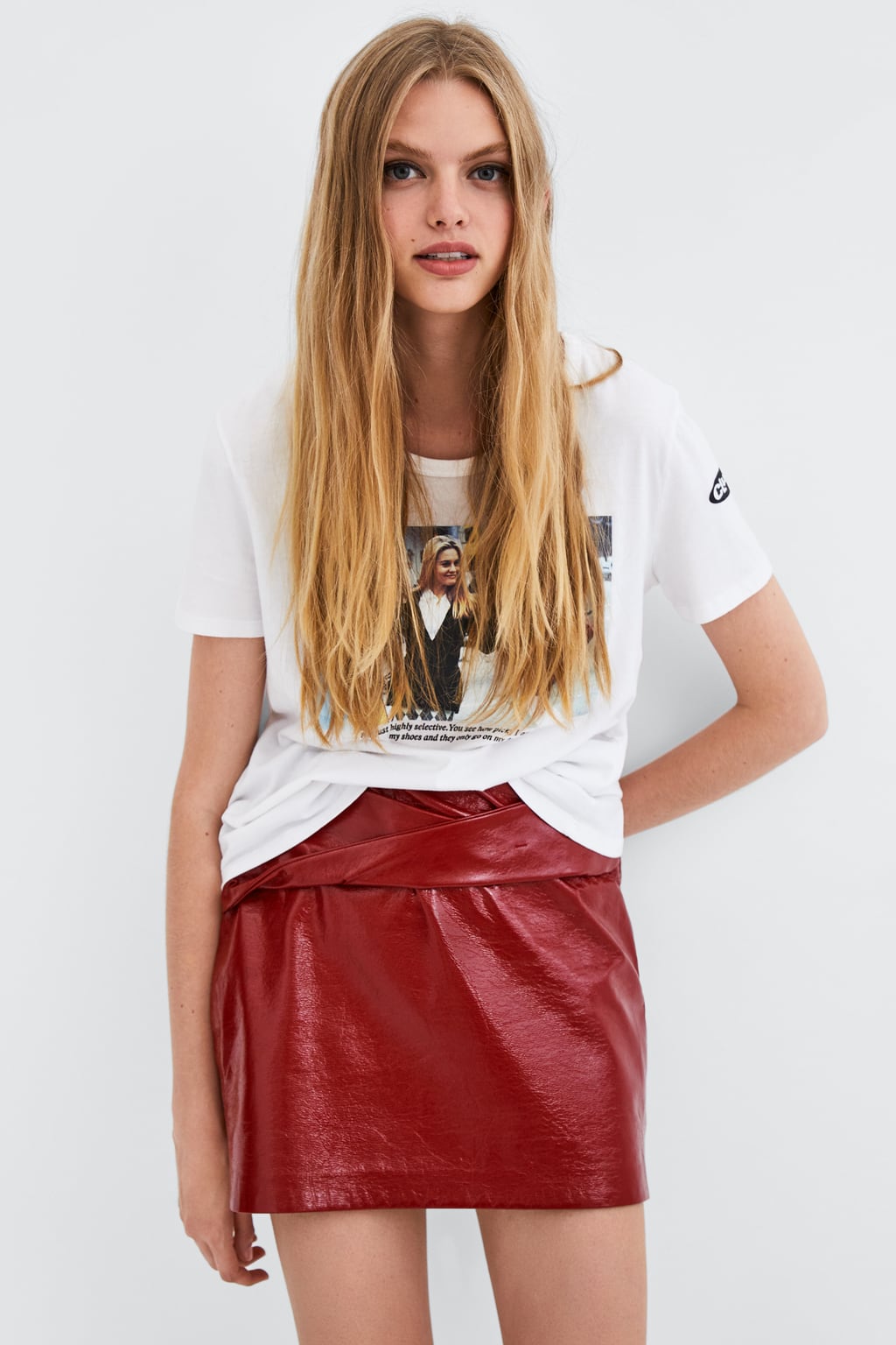 Sí, el tamaño XL se lleva y las melenas largas también, y la culpa es de famosas como Kim Kardashian o Ariana Grande. Si quieres mantener tu pelo largo en 2019, opta por cortar un poco las puntas y hacerle una capa súper larga para darle color y movimiento.