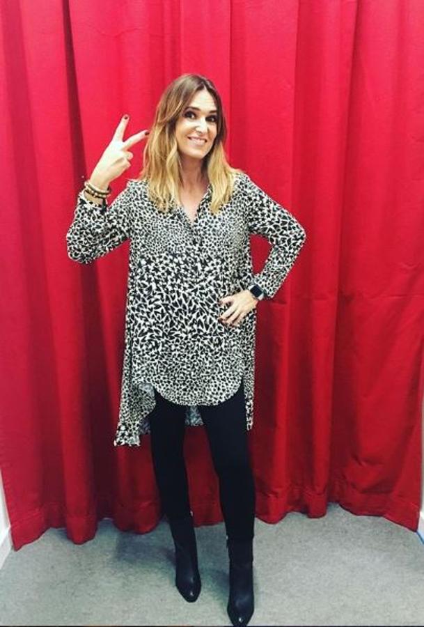 El estilo de Noemí se puede definir como gamberro. Y este look de camisola estampada de Imperial Fashion (una de las  firmas favoritas de las "influencers" ) es el resumen perfecto de lo que mejor le queda.