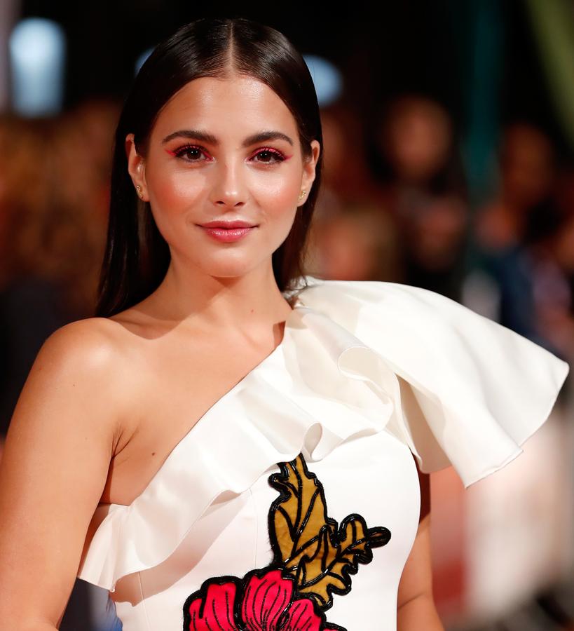 A la vuelta del verano Andrea Duro nos demostró que un ‘eyeliner’ rosa puede igual de moderno que elegante. La actriz lo hizo el protagonista de su look combinándolo con mejillas melocotón, labios ‘nude’ y un toque de ‘gloss’ rosado. Una imagen muy fresca para la alfombra roja.