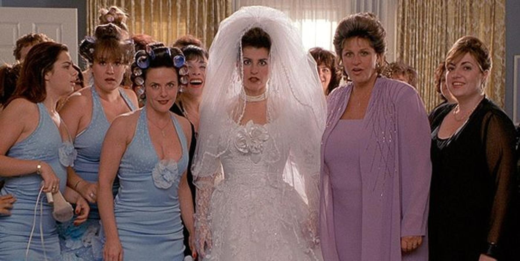 Es una de las películas más divertidas que con el paso de los años se ha convertido en mítica. Ver como es el núcleo más cerrado de una familia griega así como sus tradiciones y costumbres más "raras" hace sacarnos más de una carcajada.