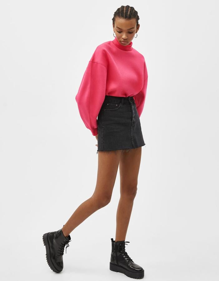 Sudadera de cuello perkins en color fucsia, 15,99 euros.