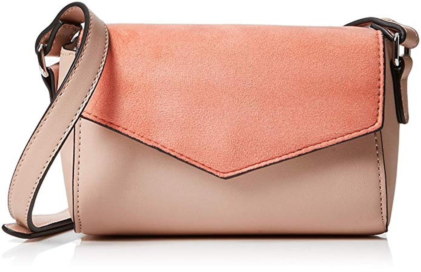 Bolso con solapa de piel vuelta en color 'living coral' de New Look (11.60 euros en Amazon).