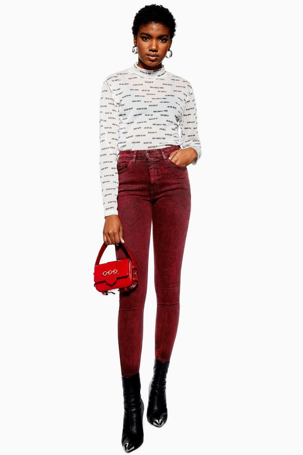 Jeans en color rojo de talle alto: 5 euros en Topshop.