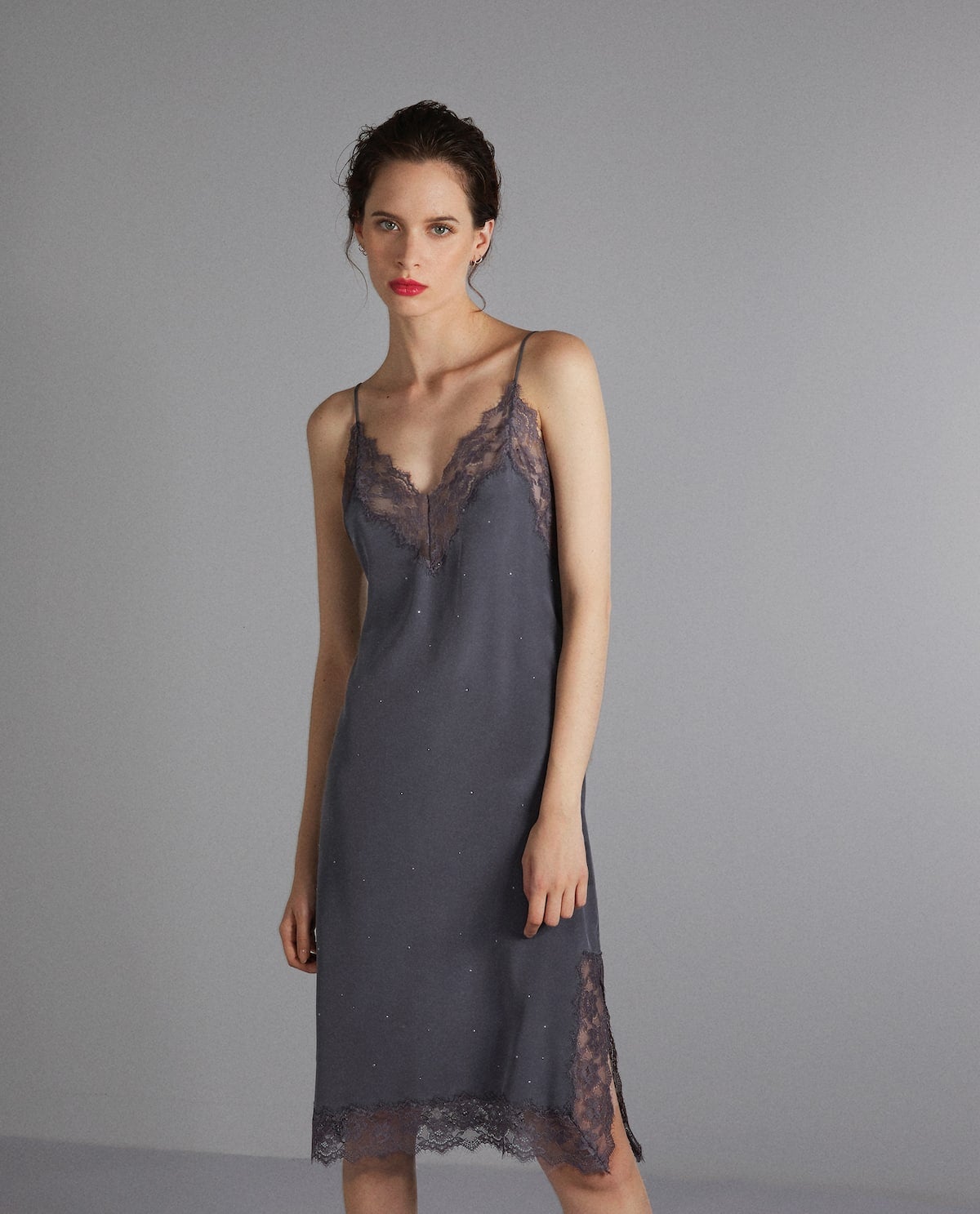 Camisón midi lencero de seda: 79,99 euros en Zara Home.