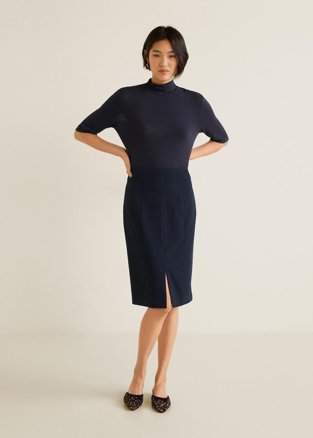 Falda de traje con trabillas laterales, 22,99 euros.