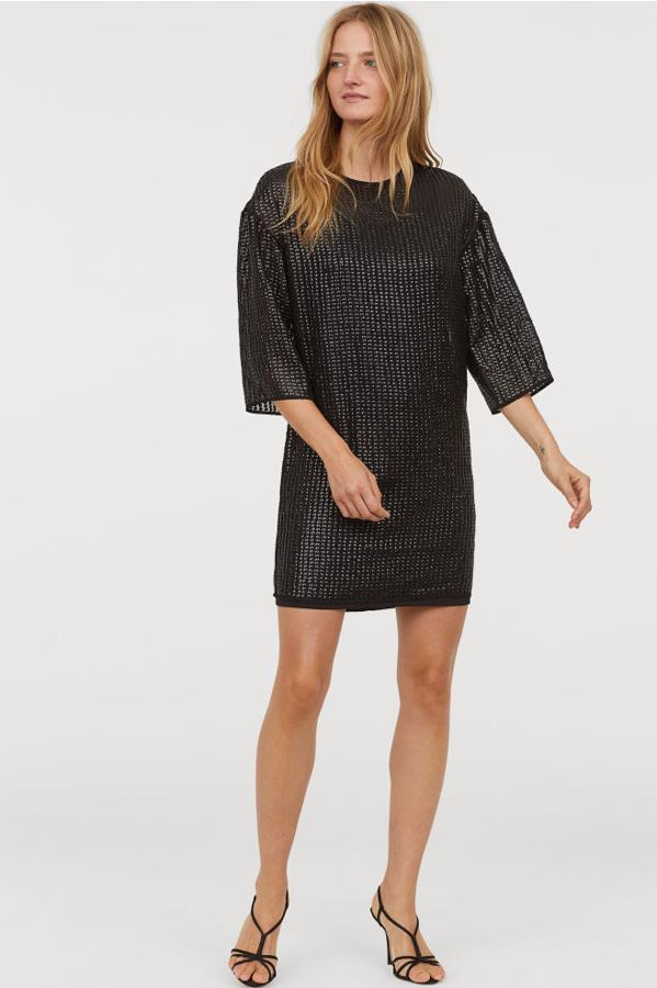 Vestido mini de lentejuelas en color negro, 59,99 euros.