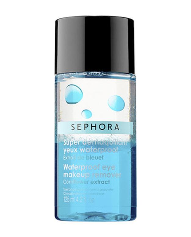 Contiene un extracto de aciano calmante y provitamina B5 que protege las pestañas. Una tolerancia clínicamente probada y testada bajo control oftalmológico que se adapta a los ojos sensibles y a las lentes de contacto.Lo encuentras en varios formatos: Gigante, normal y mini. (7,30 €/ 125 ml).
