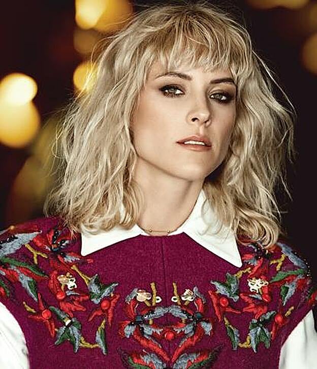 Camisa y vestido de Marcos Luengo.