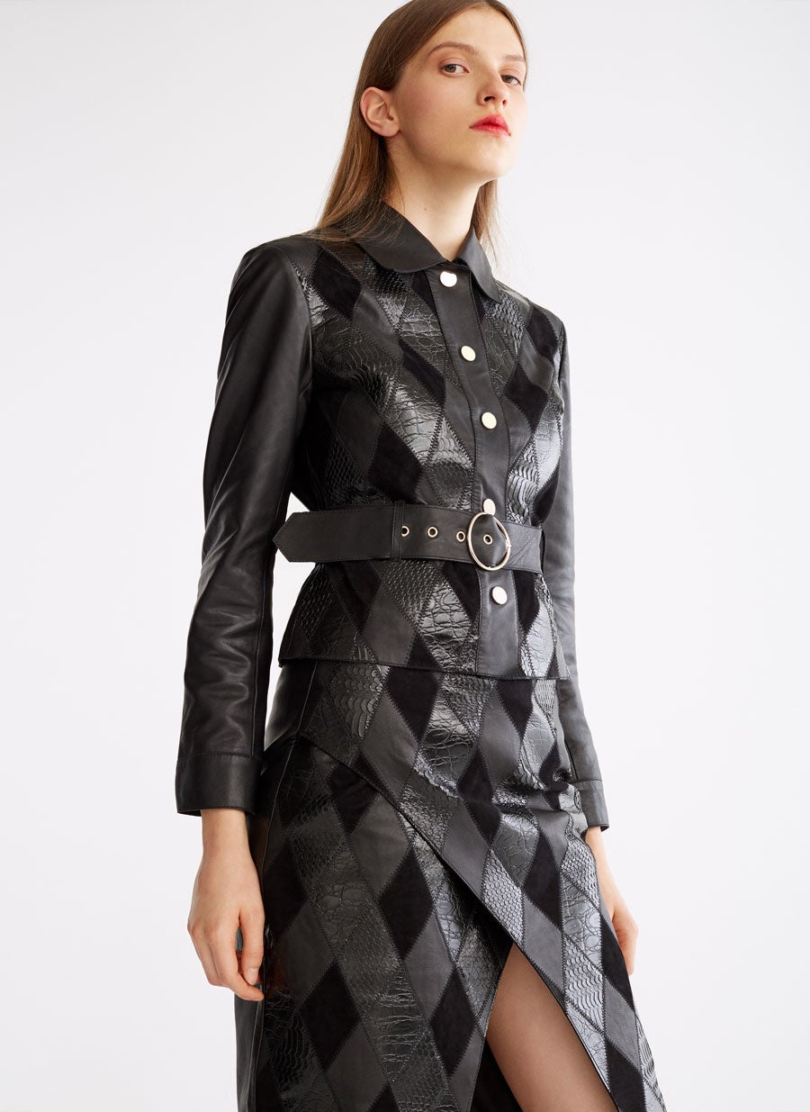 Cazadora de piel con estampado patchwork: 259 euros en Uterqüe.