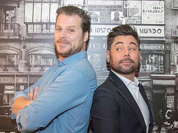 Miguel Poveda junto a Jota Abril