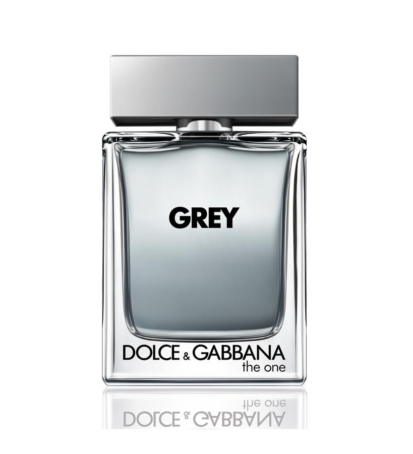 Grey es la composición más potente de la familia The One, donde el ámbar gris otorga una nueva intensidad. La fragancia, donde se fusionan notas opuestas, abre con una combinación de cardamomo y notas cítricas ácidas de pomelo, que dan paso al lavandín y el vetiver; las notas cálidas de tabaco y maderas grises que se encargan de añadir sensualidad al cierre.  The One Grey de Dolce & Gabbana  (96,50 € / 100 ml).