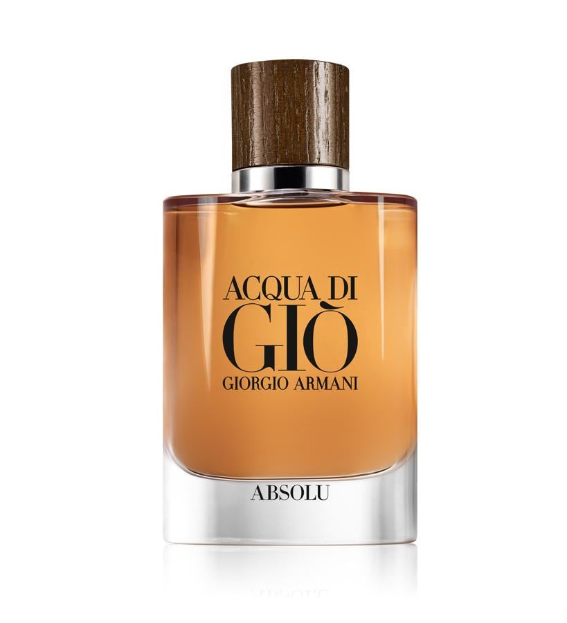 Este jugo usiona el poder del agua con la delicada textura de la madera para así acoger la sensual relación entre el hombre y la naturaleza, El pachuli que incluye en su acorde aporta el equilibrio perfecto entre la fragancia acuática y los aromas amaderados, creando una masculinidad auténtica con un matiz sensual.  Aqua Di Giò Absolu de Giorgio Armani  (64 €/ 75 ml).