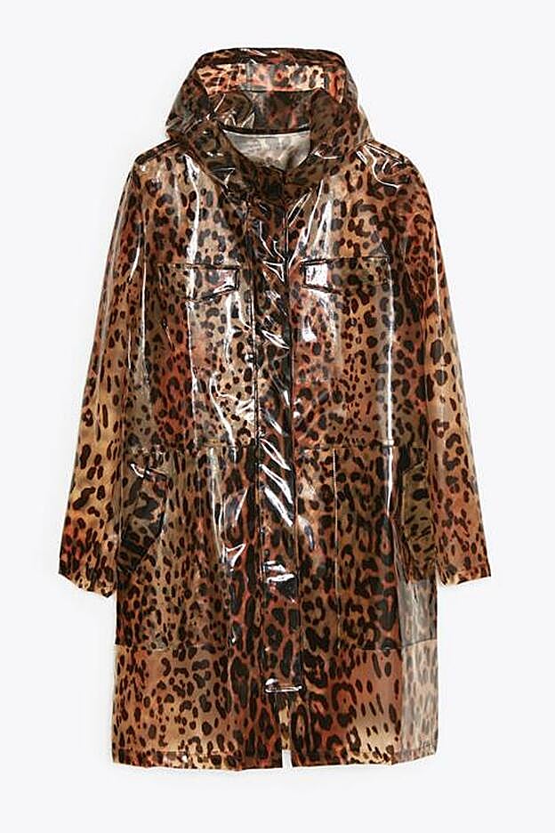 El precioso chubasqueros de Uterqüe de estampado de leopardo.