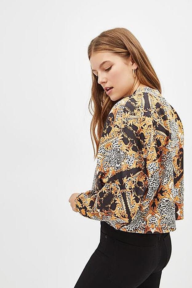 Sudadera estampada con cuello perkins, 17,99 euros.