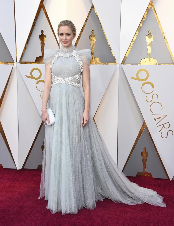 De princesa. Así era el vestido de Schiaparelli que llevó a los Oscar 2018 la protagonista de Mary Poppins.