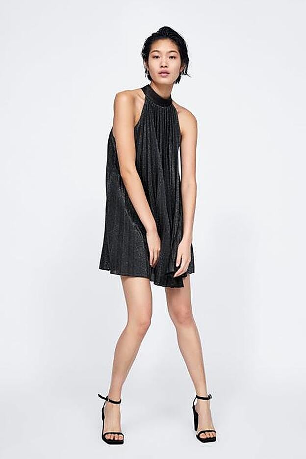 Este vestido plisado es ya uno de los vestidos virales para esta Nochevieja.