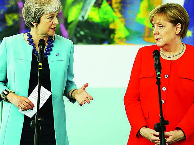 En julio (2018) estuvo en Berlín conversando con una escéptica Angela Merkel sobre el Brexit.