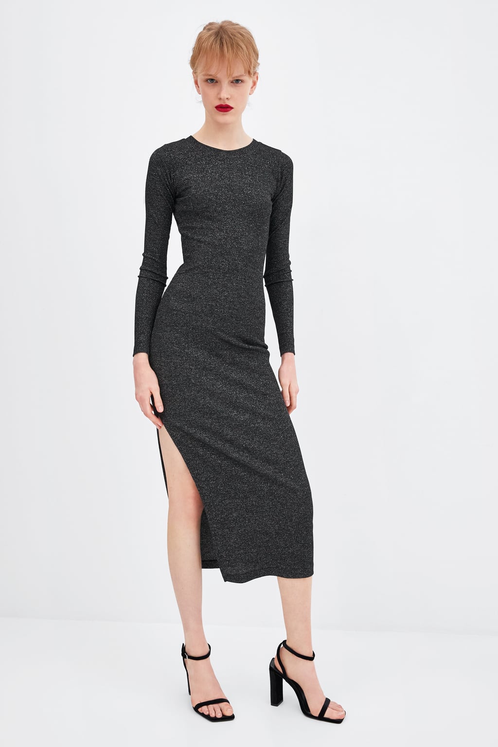 Vestido largo con brillos y apertura lateral: 19,95 euros en Zara.