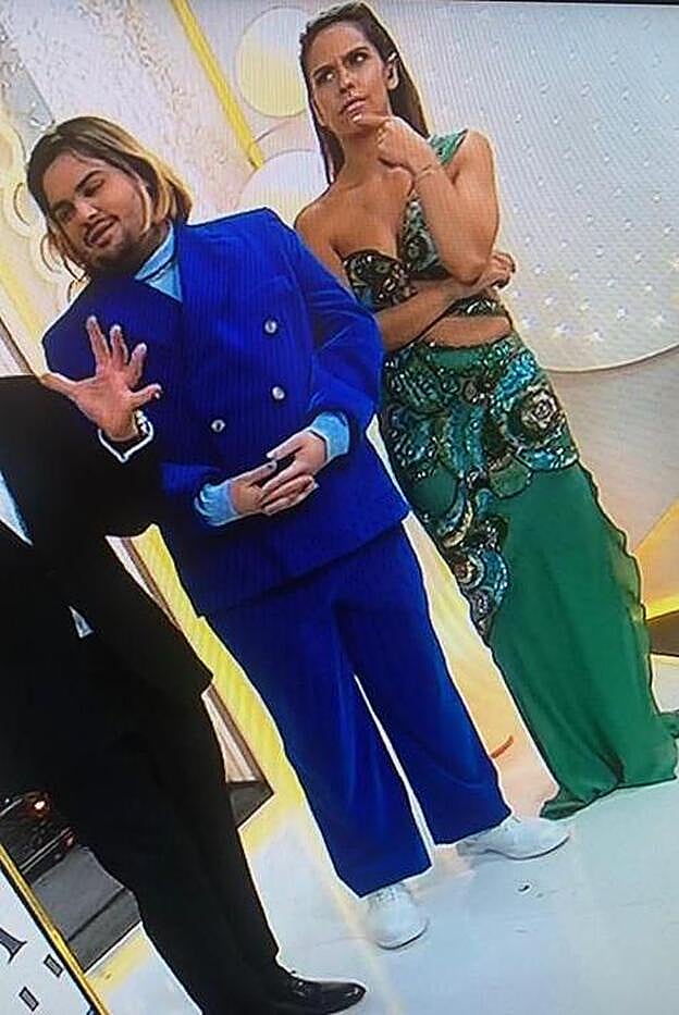 El segundo vestido de Cristina ha sido un diseño de Andrés Acosta.