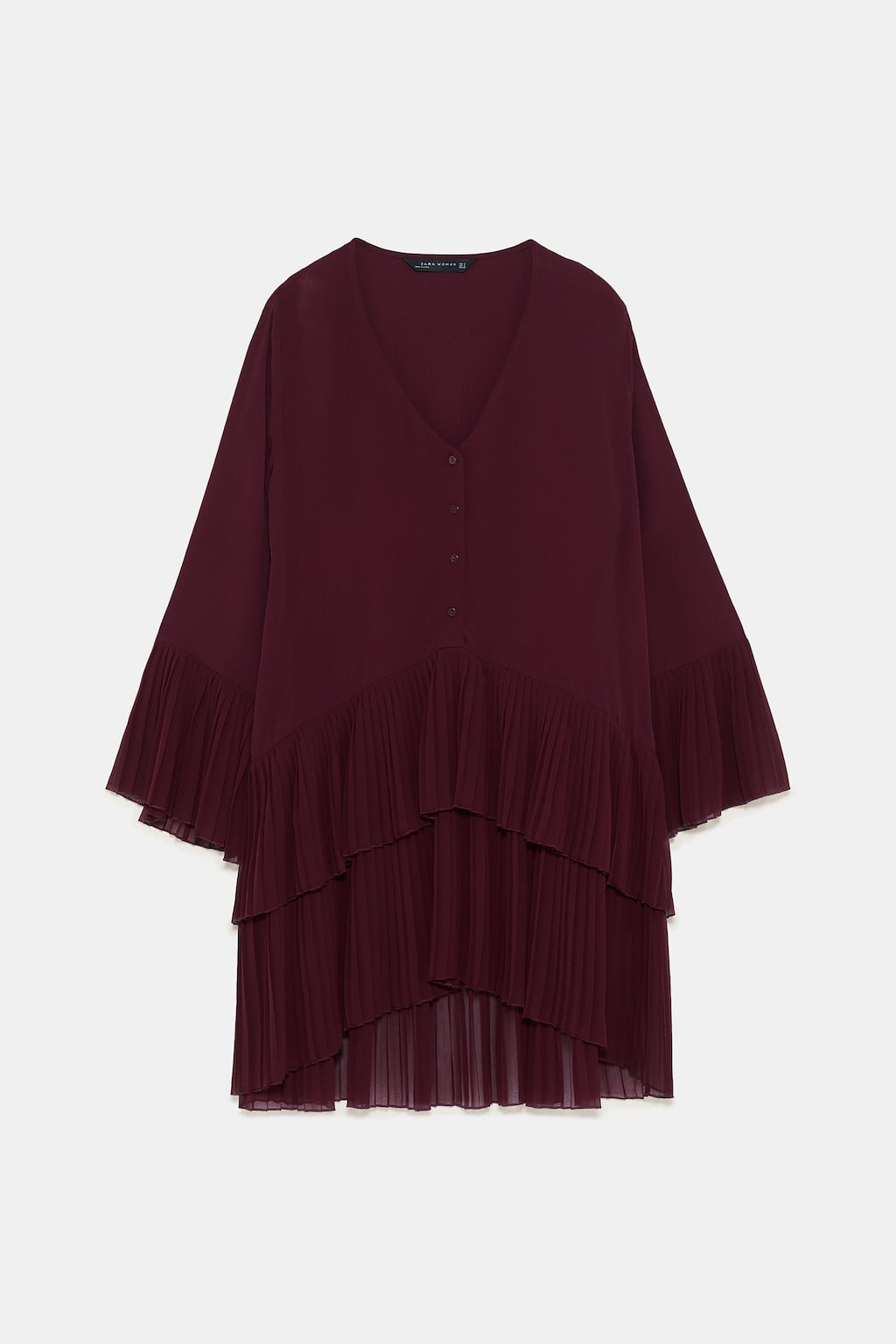 Blusa plisada en color burdeos de Zara, disponible en más colores.