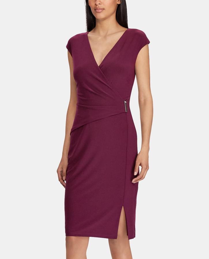 Otra idea para acertar con el regalo de Reyes de una 'working girl' con mucho estilo: este vestido de silueta lápiz de Ralph Lauren (rebajado en El Corte Inglés de 169 a 118 euros).