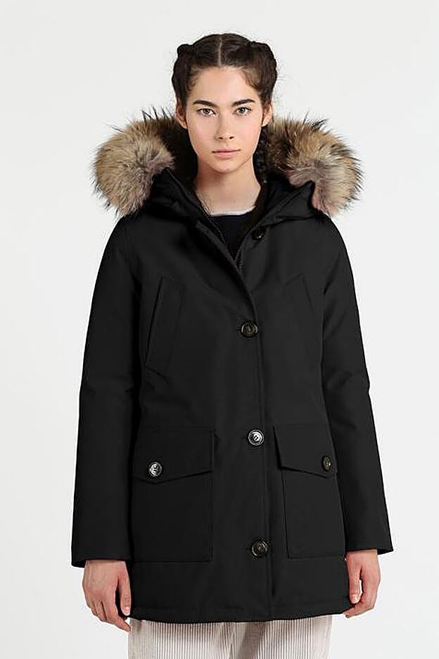 La parka de Woolrich que lleva Ana Fernández cuesta más de mil euros.