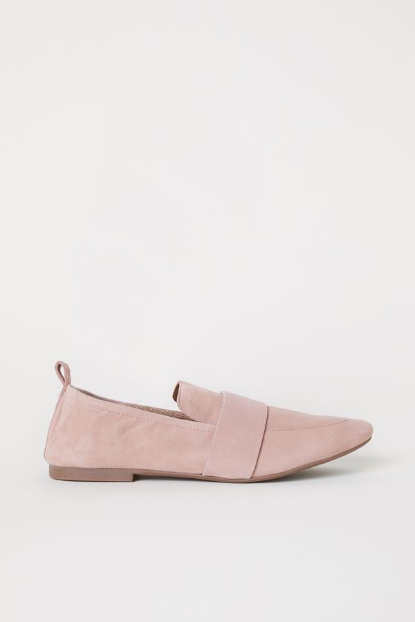 Comodísimos y perfectos para el entretiempo, estos 'loafers' de H&M están en rebajas por 23.99 euros (antes, 39.99).