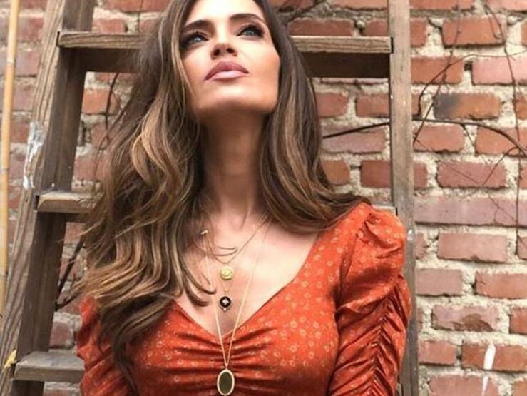 Fotos: 10 ideas de rebajas para copiar el vestido de Sara Carbonero