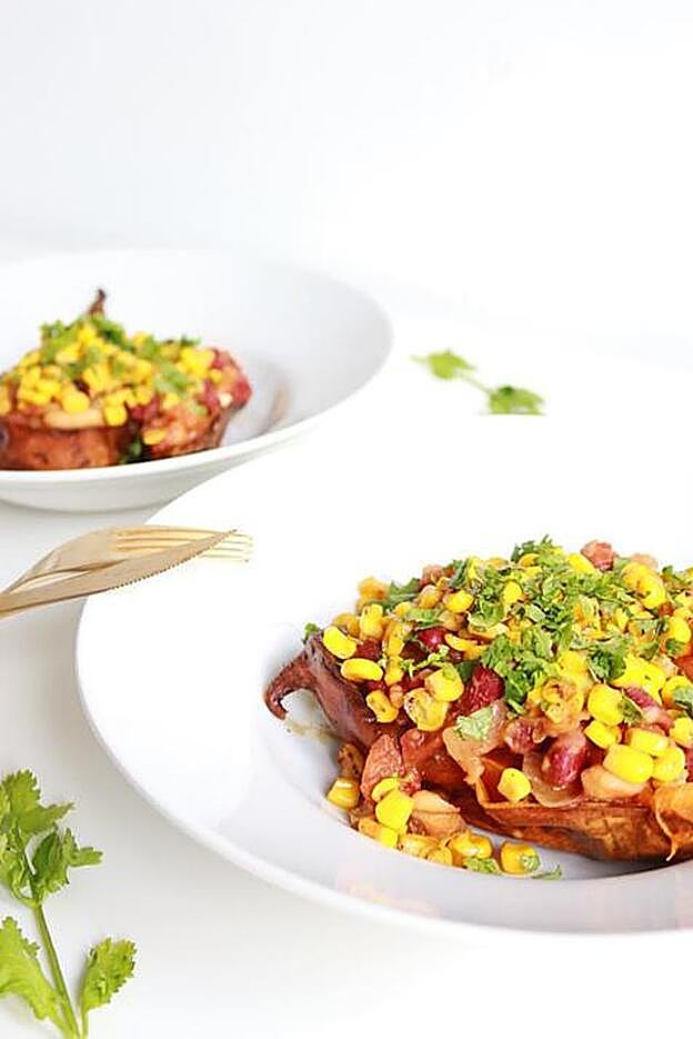 Batata asada con alubias y maíz. Instagram @2_be__fit