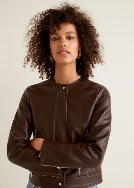 Cazadora biker con cremalleras de Mango: 19,99 euros.