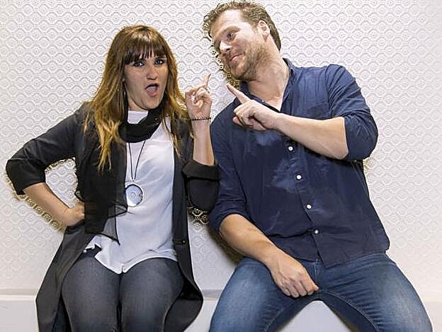 Rozalén junto a Jota Abril.