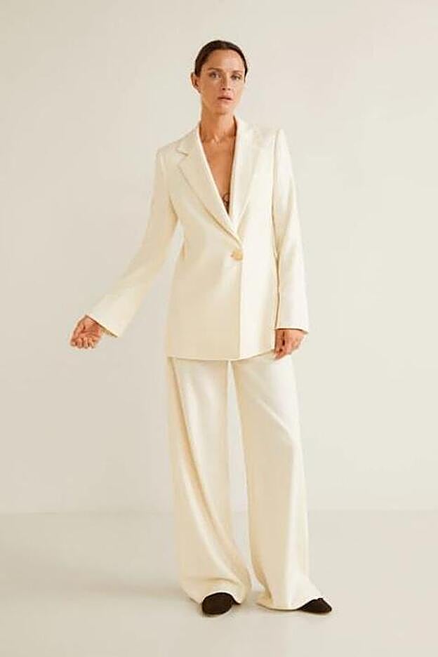 Traje de chaqueta en blanco crudo, de Mango.