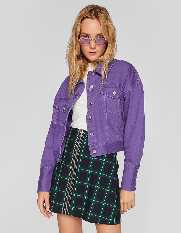 Cazadora tejana morada, 29,99 euros.