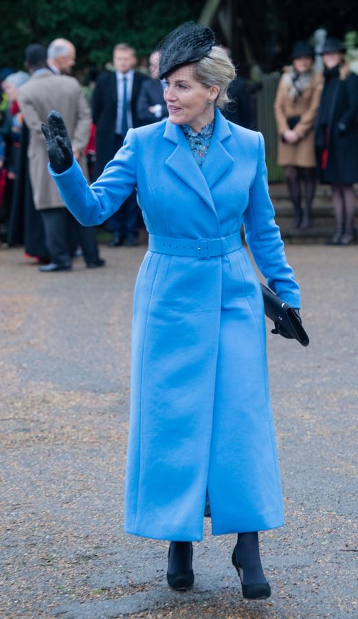 El podio de las 'royals más gastonas' nos deja una sorpresa: Sophia de Wessex. La verdad es que casi ni contábamos con ella, pero lo cierto es que la Condesa de Wessex estrenó 85 piezas el año pasado por valor de 86.675 euros, con un precio medio de casi 1.500 euros cada una.