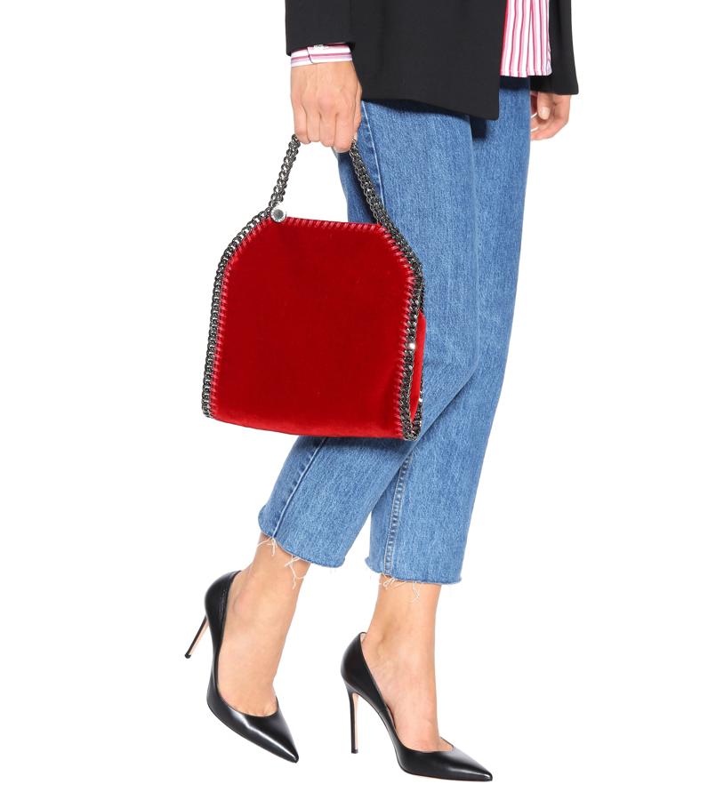 Otro clásico convertido en icono 'fashionista': el Falabella de Stella McCartney, que en las rebajas de MyTheresa tiene un descuento del -50%. PRecio final: 422 euros.