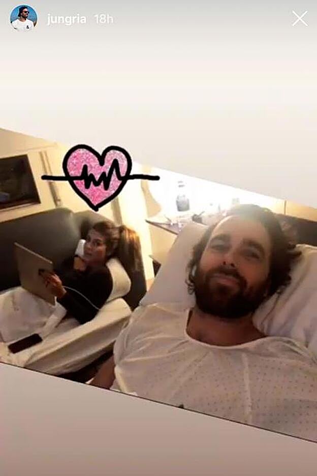 Javier Ungría muestra cómo Elena Tablada no se ha separado de él ni un momento.