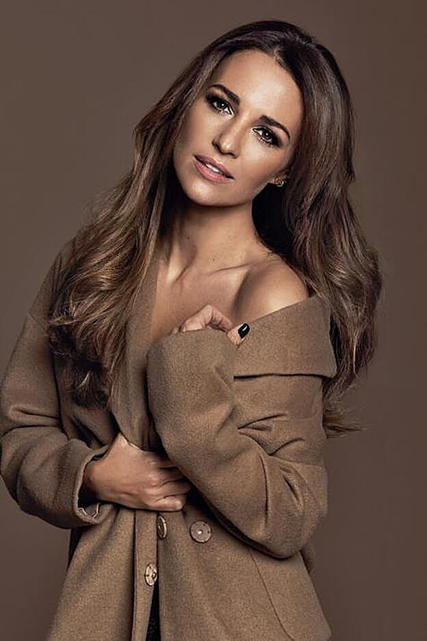 El abrigo es de Mango.