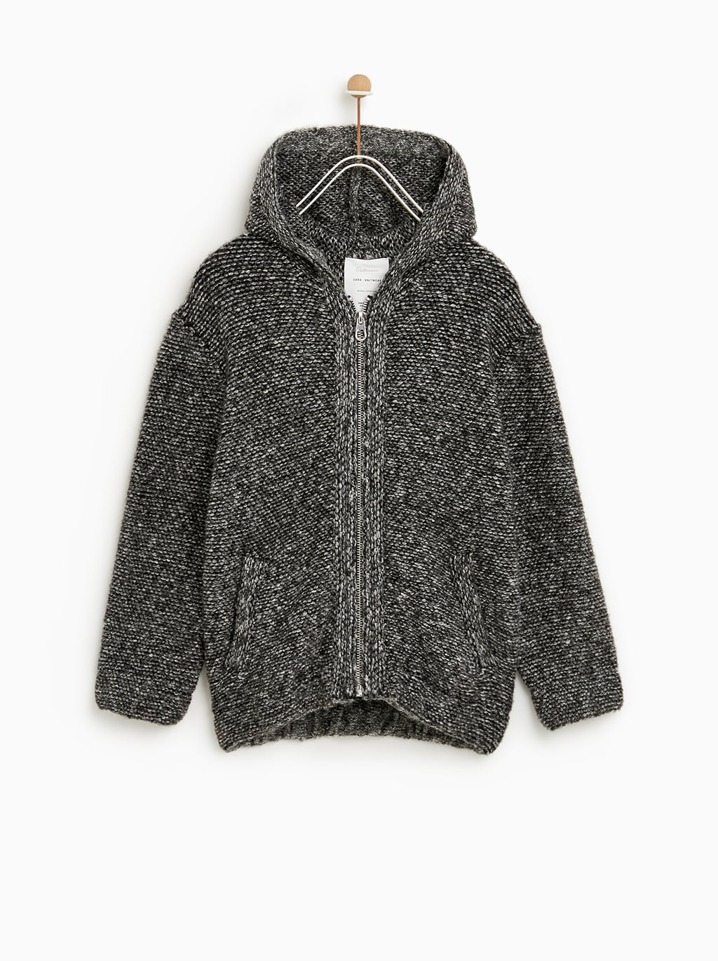 Chaquetón con capucha y manga larga de Zara Kids: 17,99 euros.