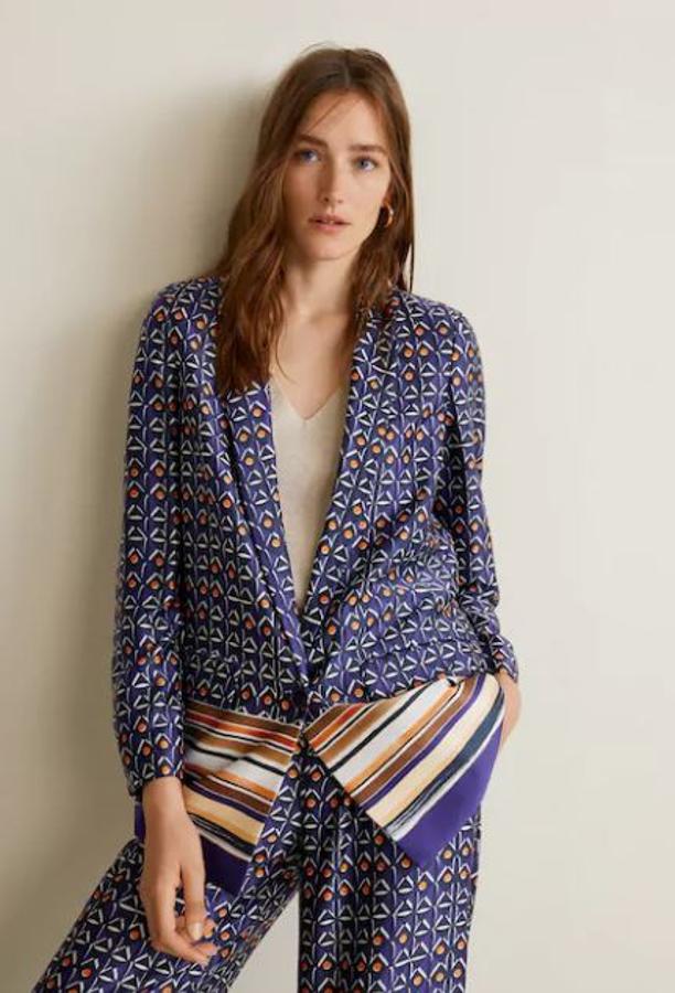 De raso, con mix de estampados, 29,99 euros.